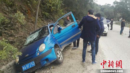 广西艾滋毒贩夫妻驾车冲撞警方一人被击毙