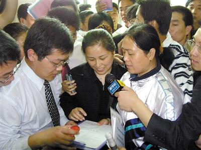 多地要求取消专职秘书 专家称部分人成贪腐掮客