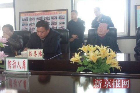 陕西一副县长与访民开会当众睡着 回应:县长助理
