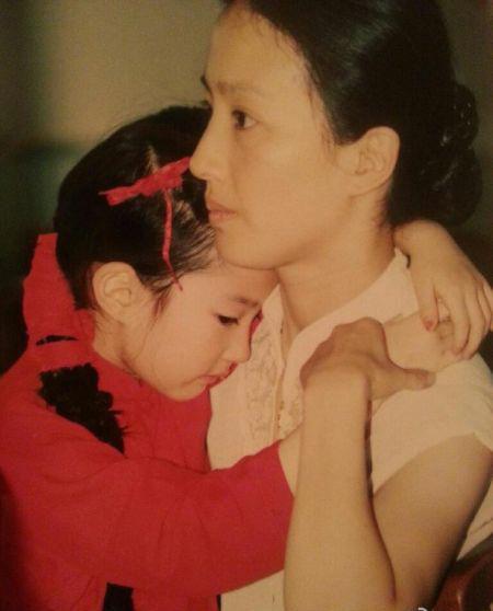 惊呆众人!刘亦菲竟是其家族中最丑的一个