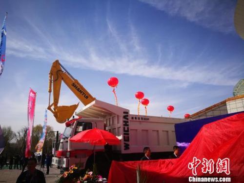 第十四届鄂尔多斯国际煤炭及能源工业博览会会场。李爱平 摄