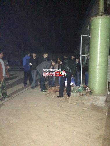 外有监控内有恶狗 邢台排污企业挖暗沟直排废酸