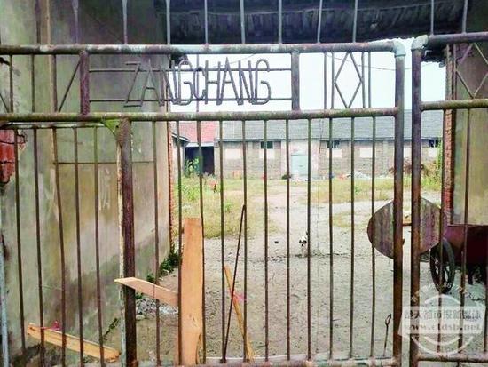 湖北荆门一养蛇场内眼镜蛇跑出 老板娘被咬身亡