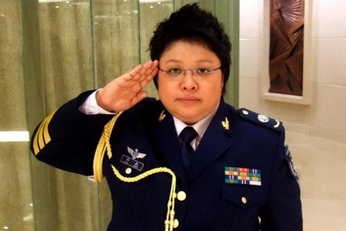 知情人称韩红早有退伍想法 压力大曾服药物