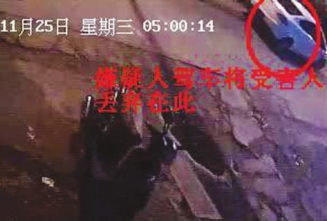 小朱从车上掉落