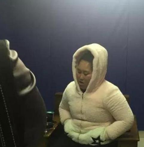 16岁少女用几万打赏男主播，见面发现对方仅1米5