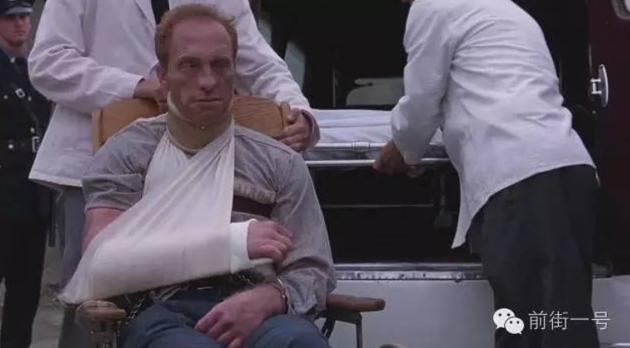 原文配图：电影中鸡奸犯的下场。