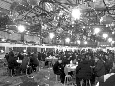 北京村主任孙女满月连摆流水席 800人赴宴随礼