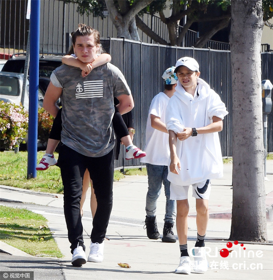 小七的座驾换人！哥哥布鲁克林子承父业背妹妹