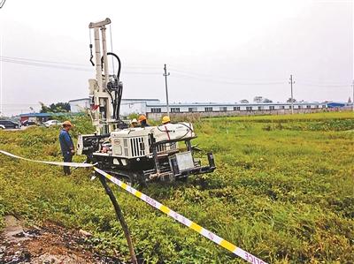 江苏一养猪场地下被指埋毒万吨 环保部介入调查