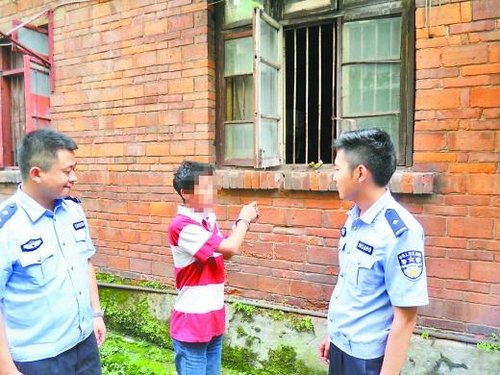 4小偷街头销赃撞上警察 更“不幸”是笨贼不识路