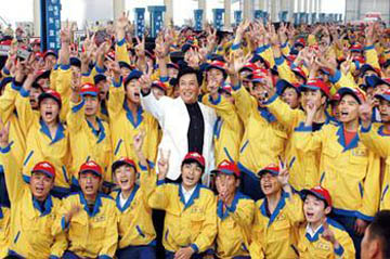 来到蓝翔这样职校的是许多追梦的进城务工青年