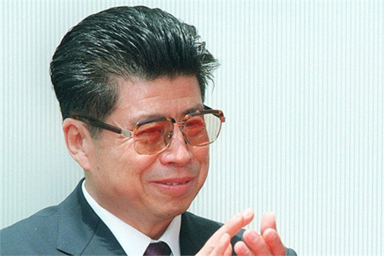 高严外逃“罗生门” 疑用“整容”洗白