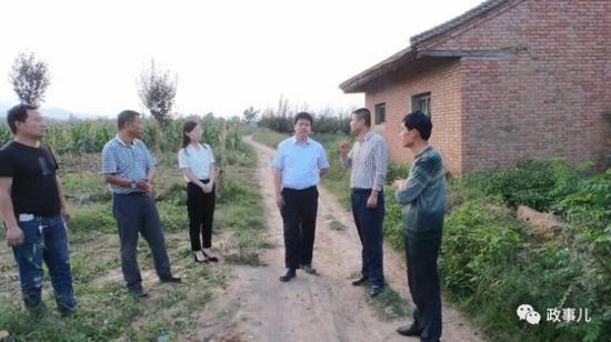 “政事儿”（微信ID：xjbzse）注意到，郑睿臻首次以周至县副县长的身份，亮相当地官方报道，是在9月9日。