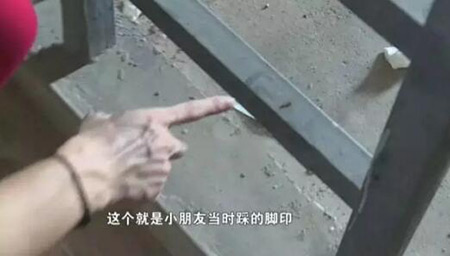 2岁女童不幸坠亡，该反思公共设施中的儿童权利