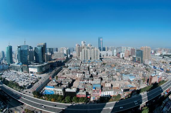 p48-经过4 个多月的推进，亲贤社区的拆迁工作进展缓慢，原定于2015 年10 月底完成的拆迁，在10 月中旬时仍停留在对部分住户进行插花式拆除。(拍摄：2015 年10 月16 日)