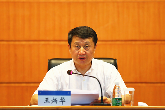 继前任一把手李小琳调往中国大唐集团公司之后,国家电力投资集团公司(下称国电投)旗下二级单位中国电力国际有限公司(下称中电国际)的董事长、党组书记一职空缺,澎湃新闻(www.thepaper.cn)获悉,国电投董事长、党组书记王炳华将接任这一职务。