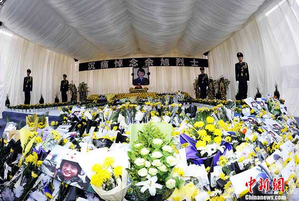原文配图：余旭烈士公祭台。