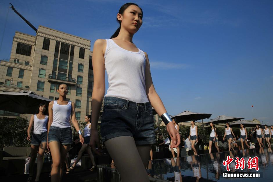 上海国际模特大赛总决赛选手亮相