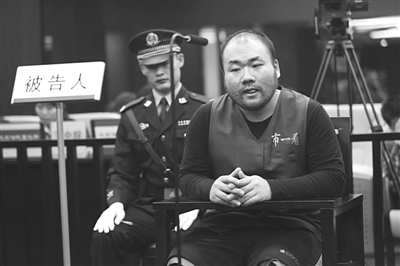 被告人接受法庭问讯。前日，张洁洁因涉嫌合同诈骗罪受审。