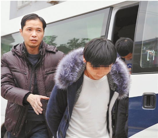 嫌疑人被带回海宁。