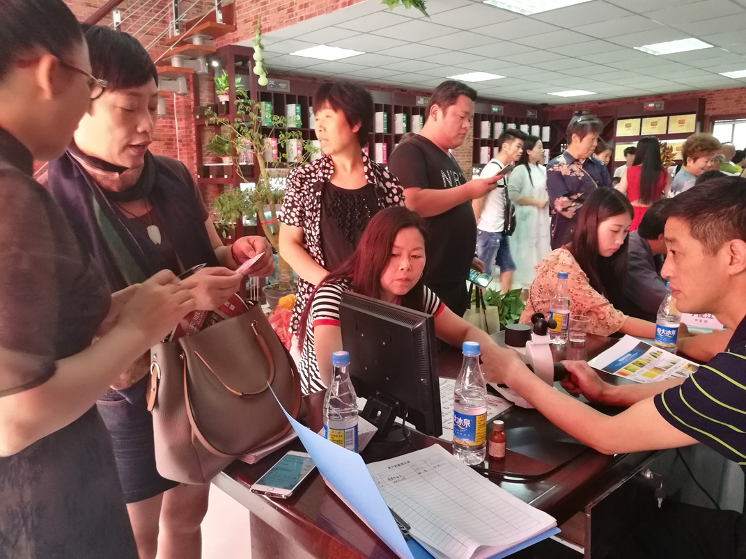 大爱无疆wbr，wbr关注健康，嘻唐网大型中医健康义诊活动走进安徽淮北！