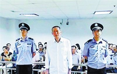 2013年8月，于英生被宣告无罪，随后当庭释放，此前他被羁押17年。 视频截图