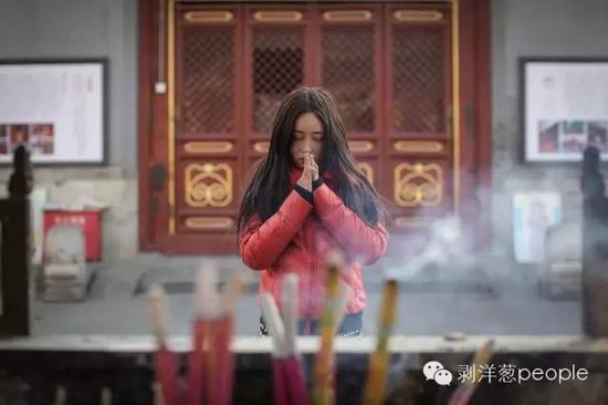 2016年2月28日,周岩在广化寺。新京报记者彭子洋 摄