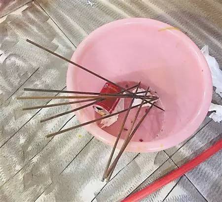 妻子点4盘菜9根串串被丈夫骂浪费 客人:真想抽他