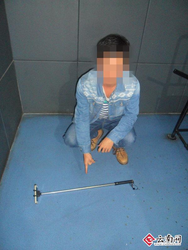 男子偷拍邻居“亲热”被捉 报警谎称遭抢劫