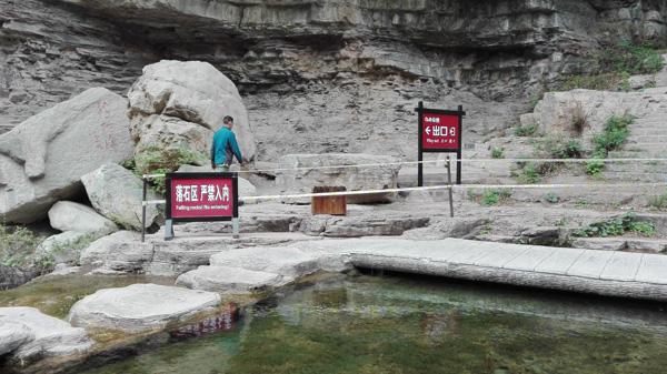 云台山落石砸死游客:环卫工称狝猴无磴石习惯