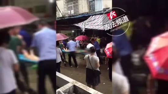 动手的这三名男子是谁？