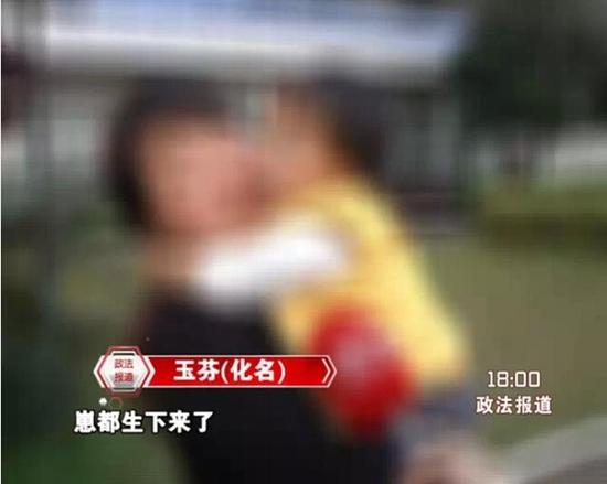 男子同时交17个女友 生病时被包围探望(图)