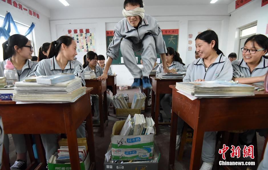 河北考生快乐“减压”迎高考 河北考生快乐“减压”迎高考