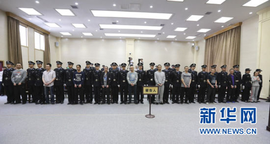 5月23日，湖北省咸宁市中级人民法院对刘汉、刘维等36人涉黑案一审公开宣判。判决被告人刘汉、刘维犯组织、领导黑社会性质组织罪、故意杀人罪等罪，均被决定执行死刑，剥夺政治权利终身，并处没收个人全部财产。新华社记者 丁林 摄  