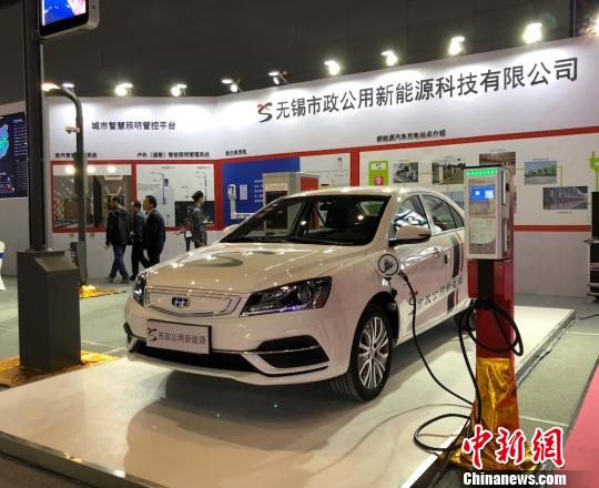 新能源汽车已成为新能源大会的常客。　孙权 摄