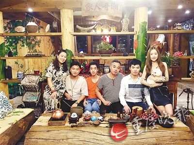 女子27岁当养母28岁当后妈 47岁已经当了4个妈