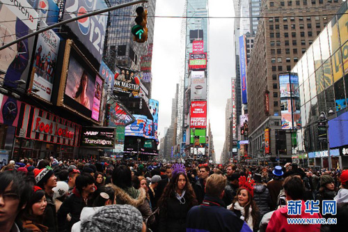 网评:世界同庆几多愁