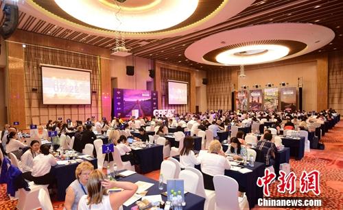 第十届英国旅游推介会19日至21日在三亚举行，来自英国各地的超过90家供应商与会向中国买家推介英国旅行最新产品。英国旅游局供图