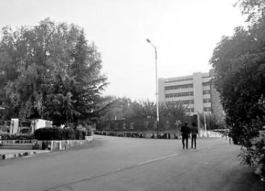 晋城监狱门口5月23日曾聚集了100多人