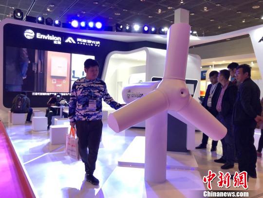 无锡新能源大会组织400余家企业设展。　孙权 摄