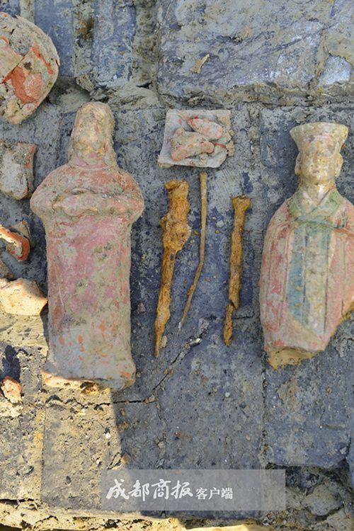 成都施工队开挖掘机作业 意外挖出宋代“土豪”墓