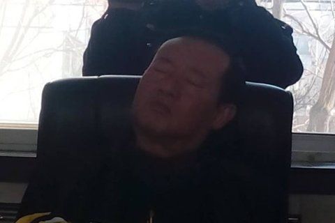 陕西一副县长与访民开会当众睡着 回应:县长助理