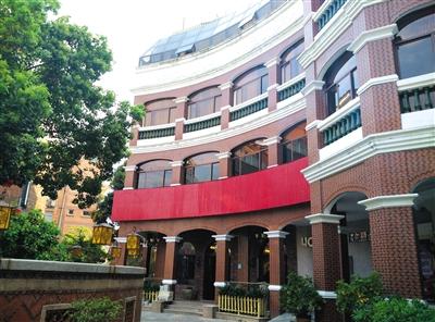 4月1日，六井孔一幢4层建筑。泉州多名干部称，2010年下半年，徐钢每周至少三天的下午在这幢建筑的地下酒窖。本组摄影/新京报记者 翟星理