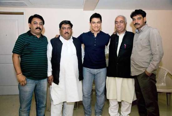 真爱突击队与传统社会对抗，帮助情侣们追寻自己的爱情。（图来自Love commandos粉丝专页）