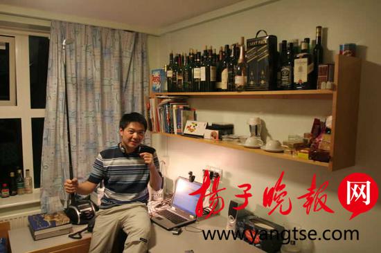 留学英国时宿舍里装满了他品过的葡萄酒