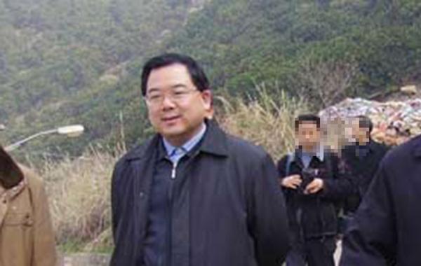 湖北一厅官办公室发现20万现金 自称不知谁送的