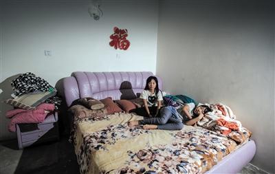 一家超生6个孩子长期没户口 计生委：需缴70万