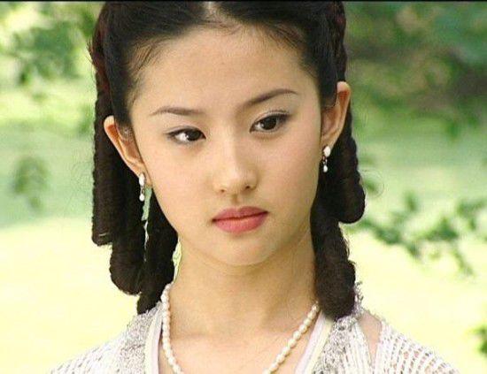 惊呆众人!刘亦菲竟是其家族中最丑的一个