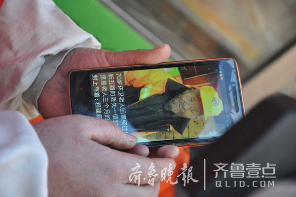 这其中,大部分网友都对环卫老人表达了自己的关心,有的甚至主动提出要为老人提供帮助。不过,也有少部分网友对事件的真实性存有怀疑,质疑称:“这是不是又是骗钱的?”